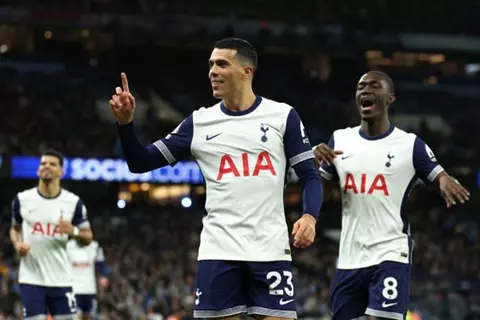 توتنهام يحدد سعر بيدرو بورو لرحيله إلى مانشستر سيتي